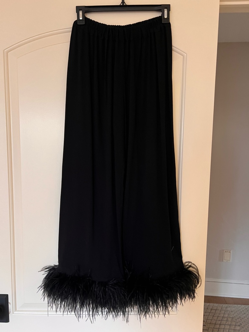SLEEPER Party Pajamas Set with Detachable Feathers in Black - Picture 3 of 8